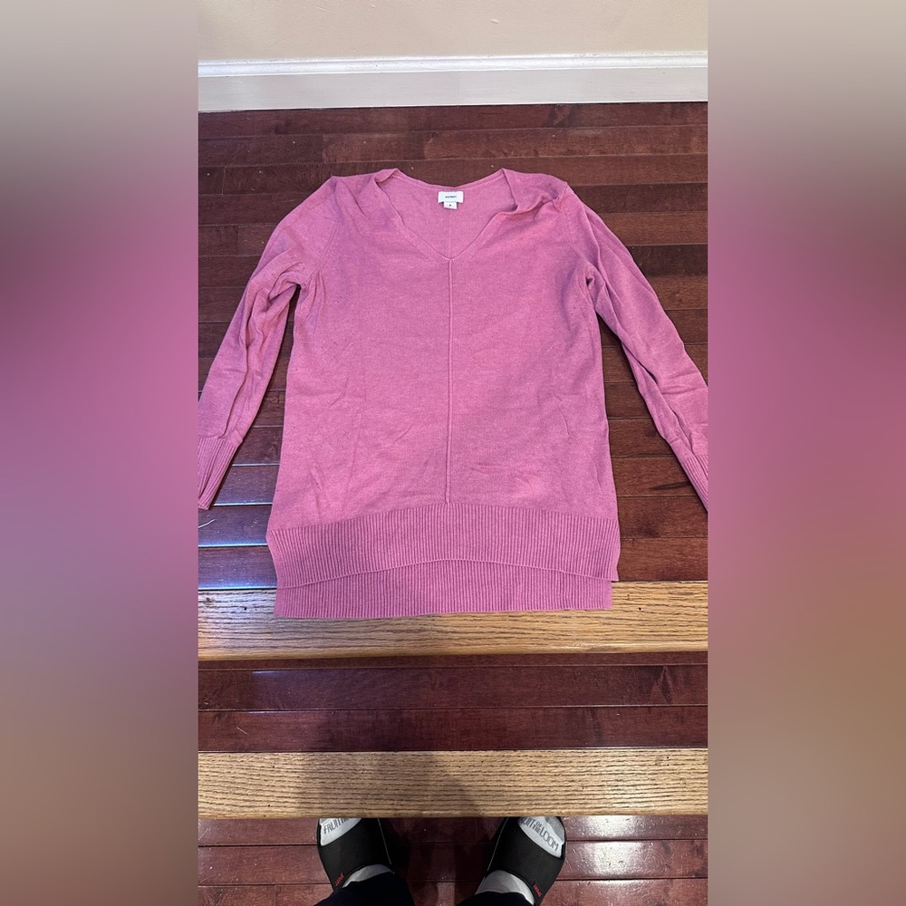 Old Navy Women's V-Neck Sweater in Pink